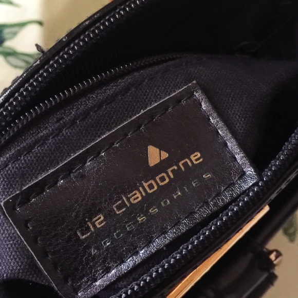 Liz Claiborne Black Messenger Bag
Vegan🌱Leather - Picture 4 of 4